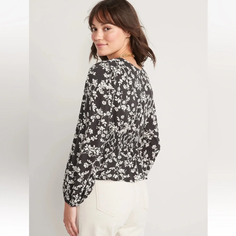 *Old Navy Black and Cream Floral Puff Sleeve Smocked Peplum Hem XL Blouse #IR